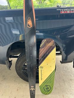 Waterskis