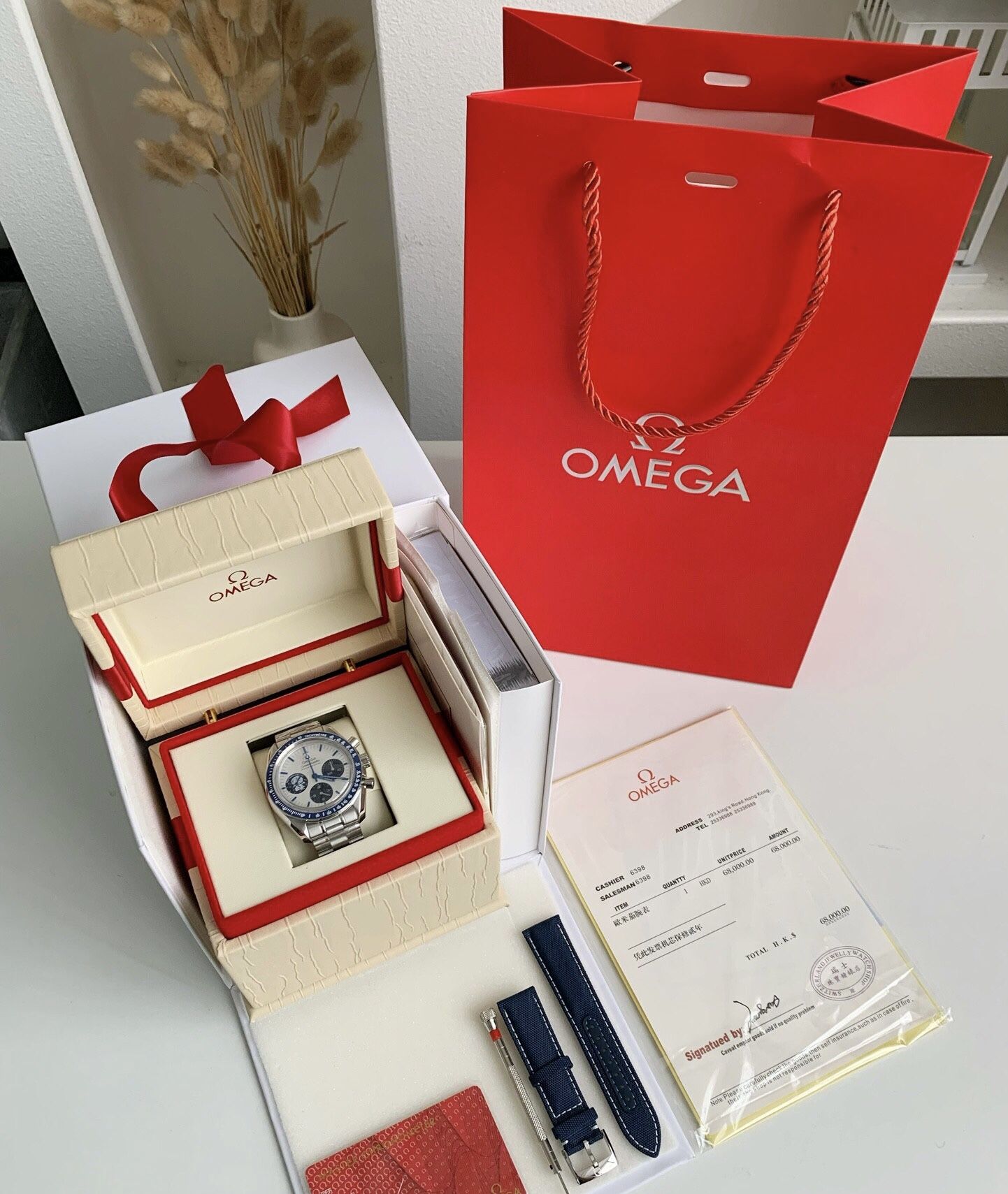 Omega Speedmaster Professional Silver Snoopy 50th Anniversary Watch