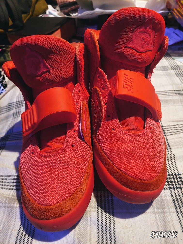 8.5 Yeezy Red October 660