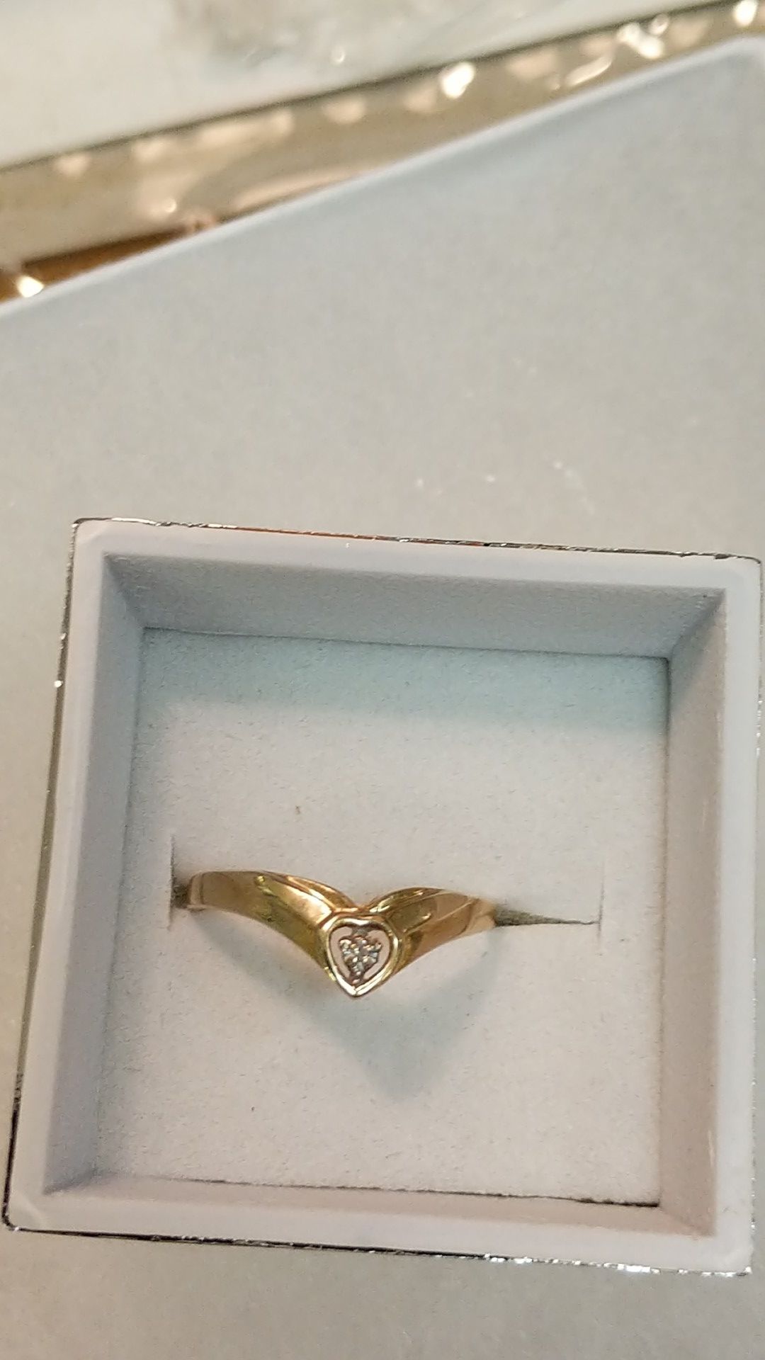 10K DIAMOND RING SZ 6