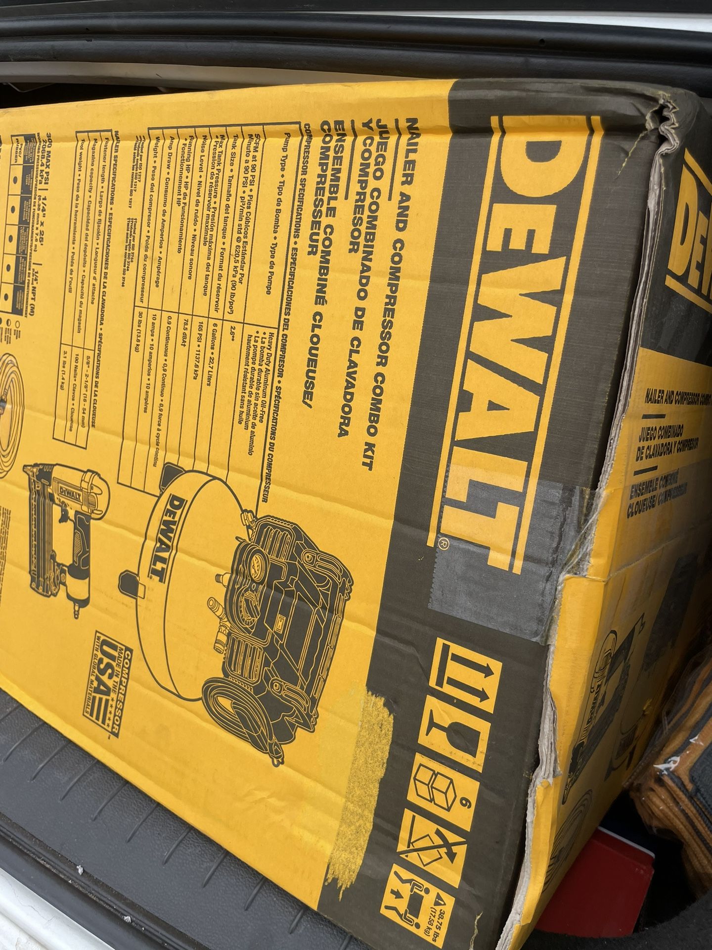 Dewalt Compressor Kit W/Nail Gun