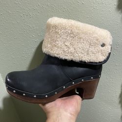 UGG Australia Lynnea,Women's Size 8 Brown Fold Over Leather Clog Boots