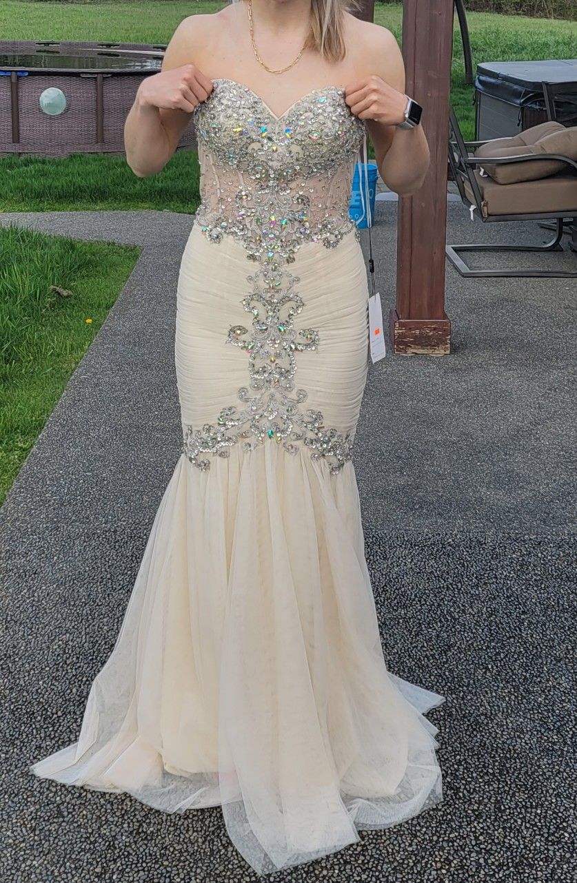 Beautiful Ivory Prom Dress New