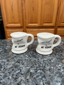 Vintage  Mugs Souvenir “I Got Smashed in Mt. Vernon”.  Salt & Pepper Shaker Set.  Made of Ceramic.  With cork plastic stoppers .  Size 2 inches tall. 