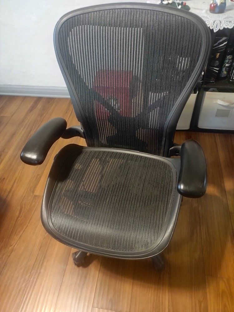Herman Miller Aeron Black Desk Chair Size C In Perfect Condition 
