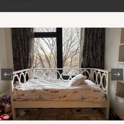 Pottery Barn Teen Elsie Daybed