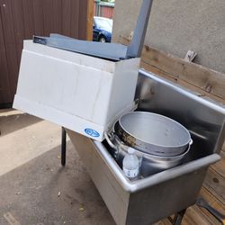 3 Cortpartment Sink And A Mopsink Used $400 Obo