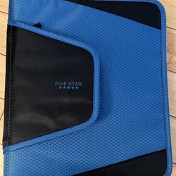Five Star 1 1/2” Zipper Binder, 500 sheet capacity, blue