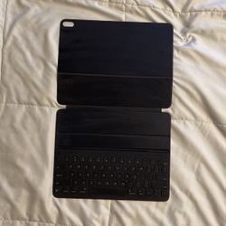 Apple iPad Cover/Keyboard 