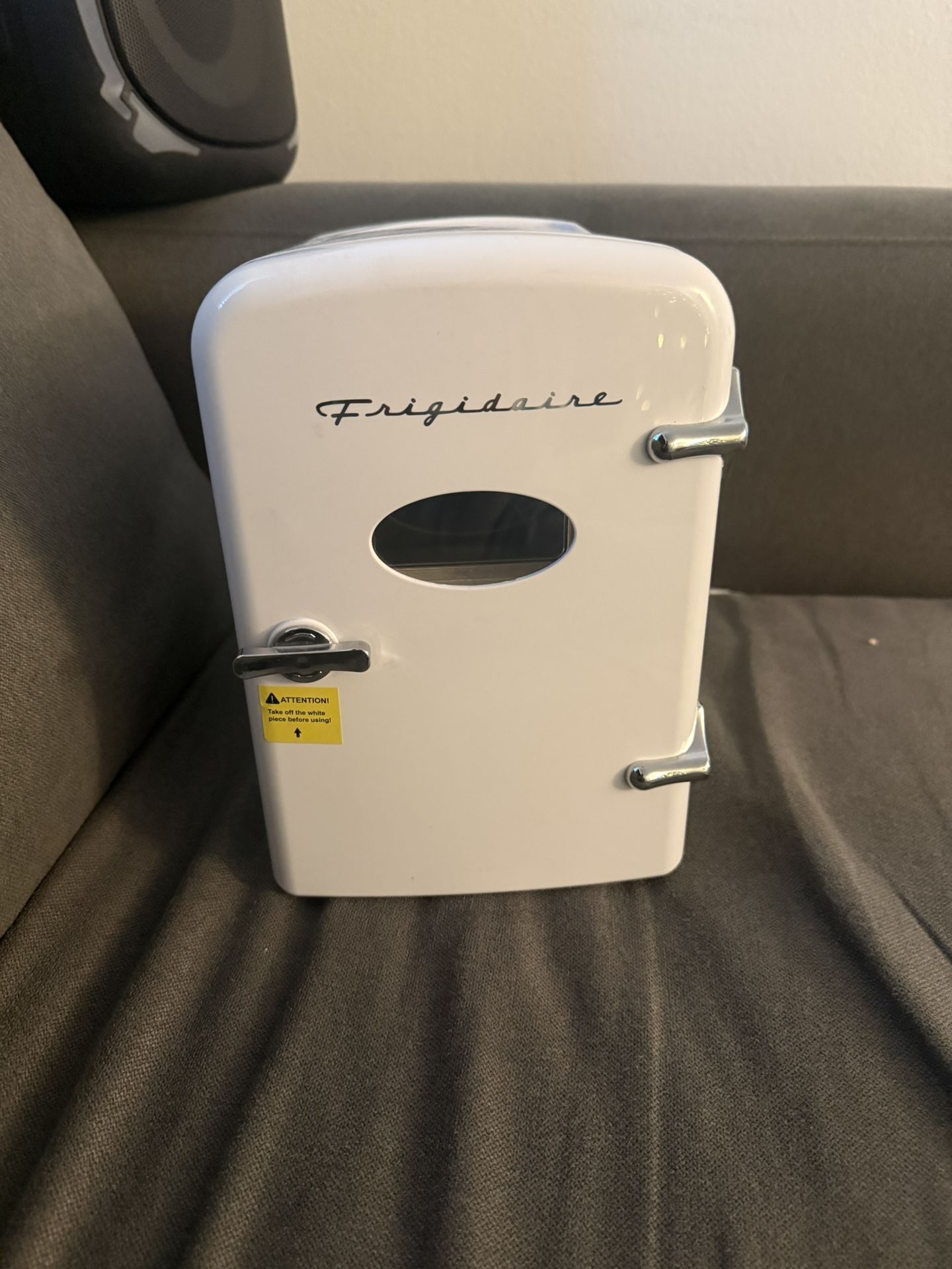 Frigidair mini fridge cooler