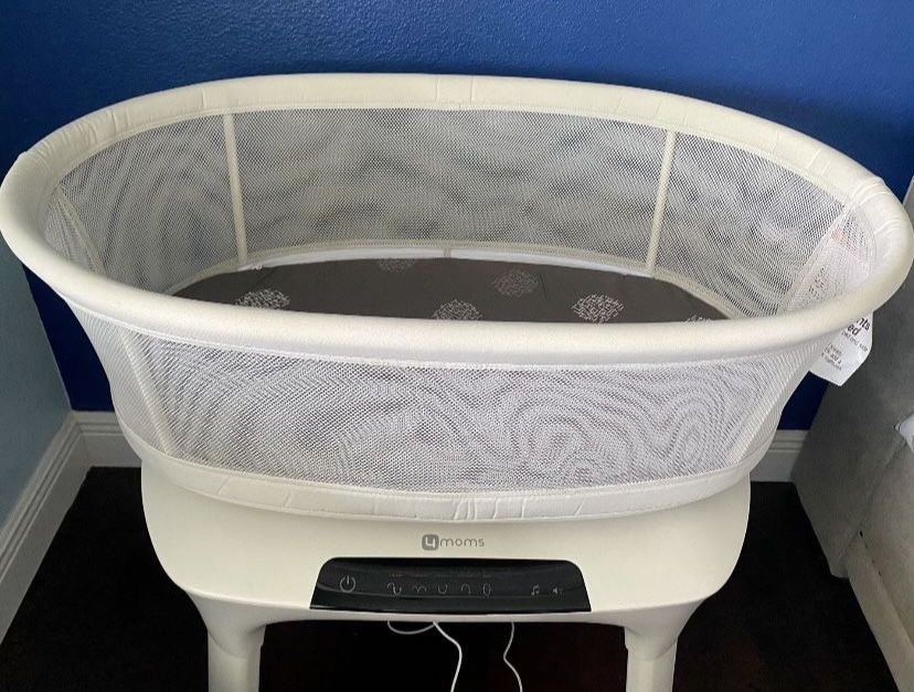 4 Moms Combo Mamaroo Bassinet And Swing Great Condition 