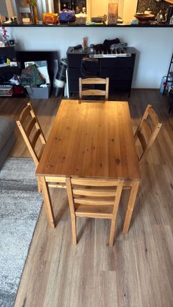 Dining table set