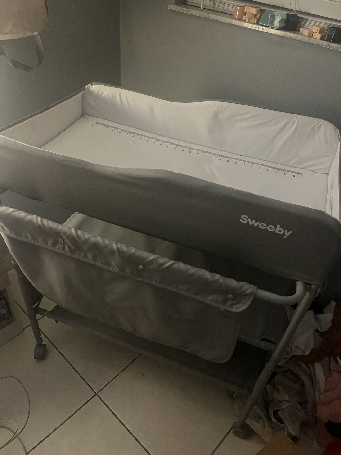Sweeby Portable Rolling Diaper Changing Table
