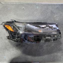 Toyota Camry Headlight Right Passenger Side 2025 2026 Part $350