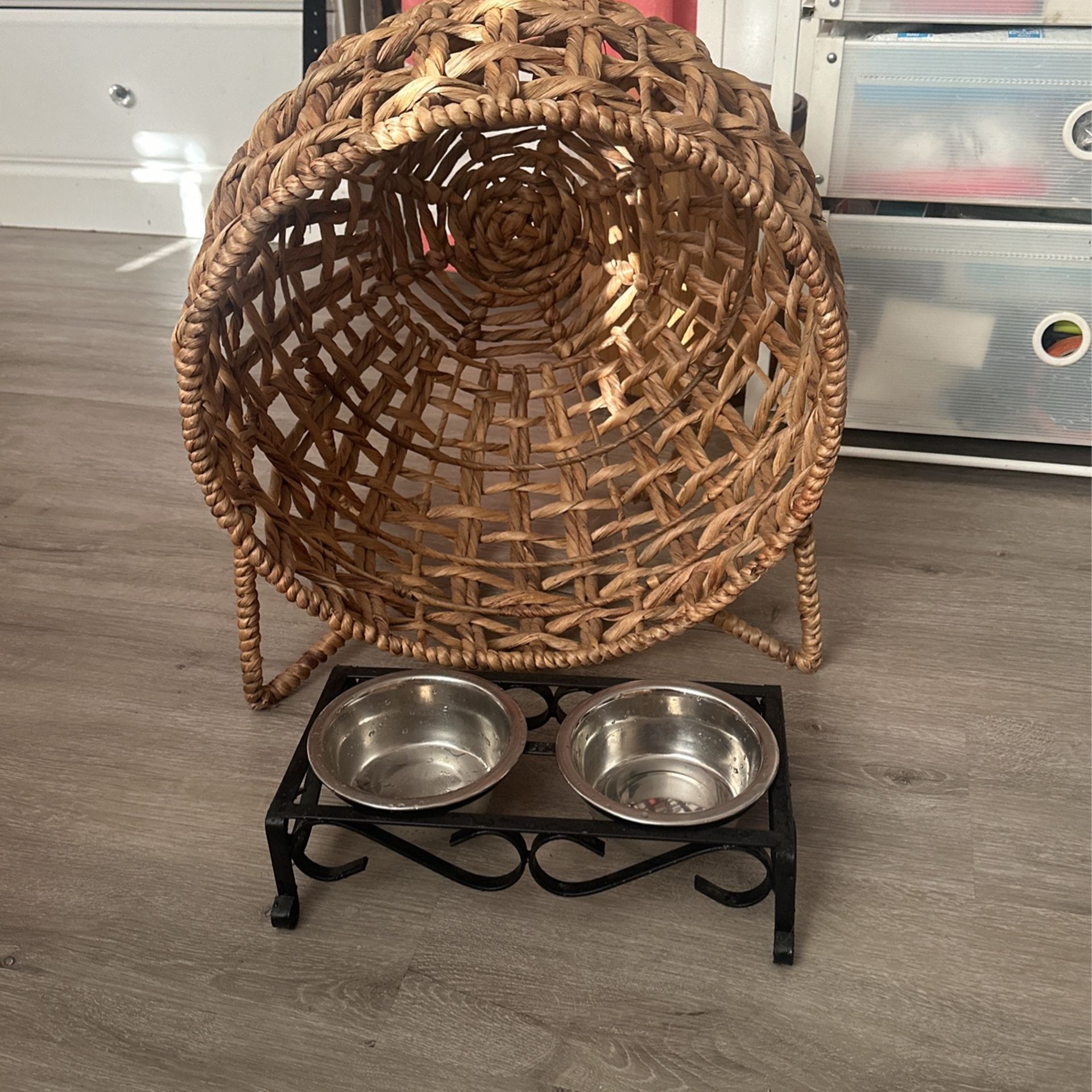 Dog or Cat Bed And Plate