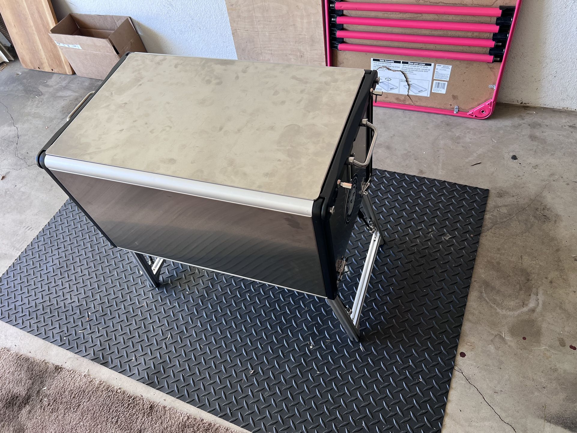 Camp Kitchen with table - OVS