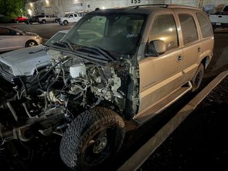 GMC Yukon / Cadillac Escalade SUV — Salvage / Parts
