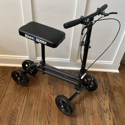 Almost BRAND  NEW!   Knee rover Knee Walker / Scooter