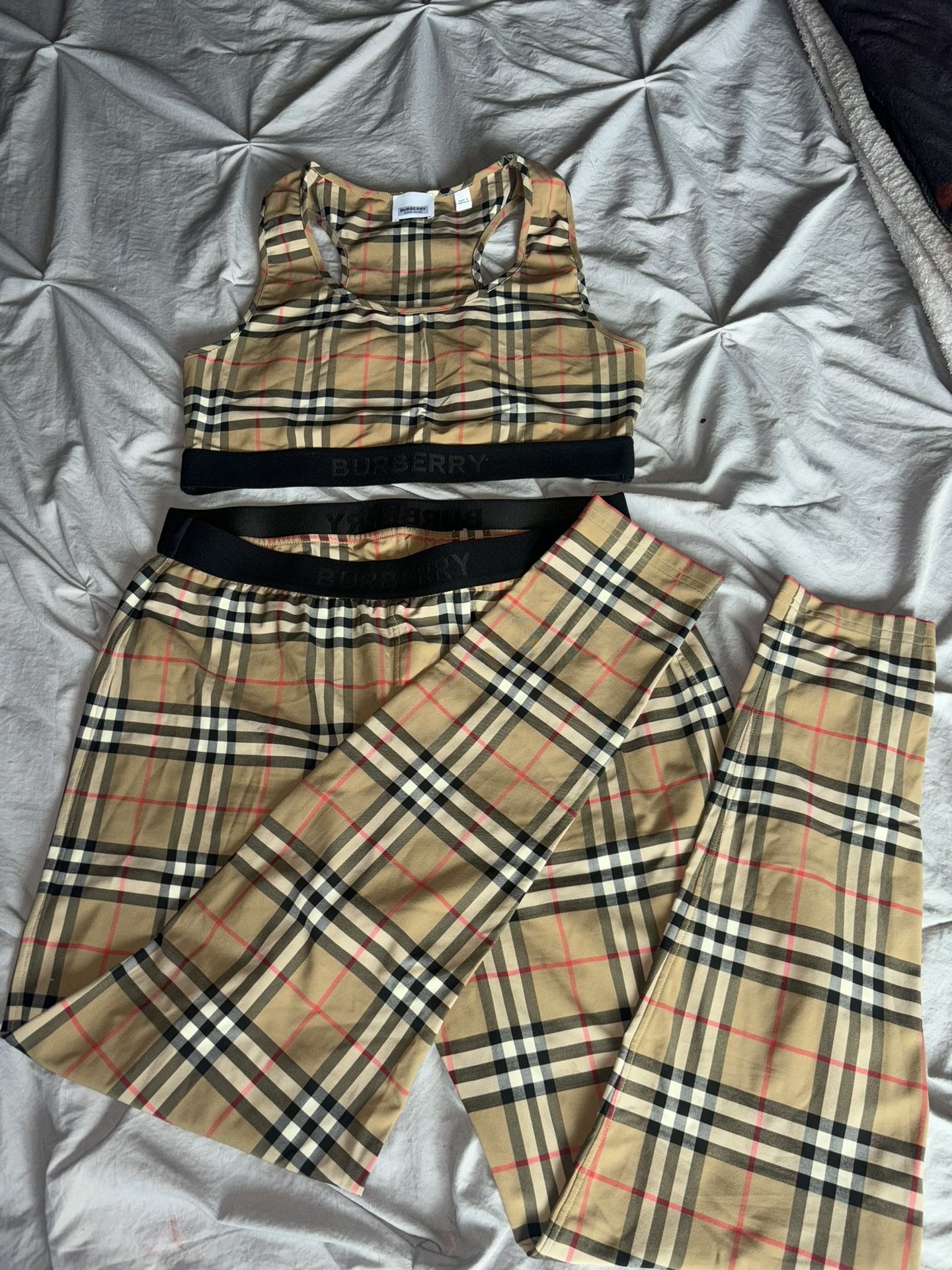 Burberry Matching Set (Sports Bra & Leggings) Size Large
