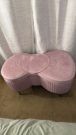 Hello kitty pink bench