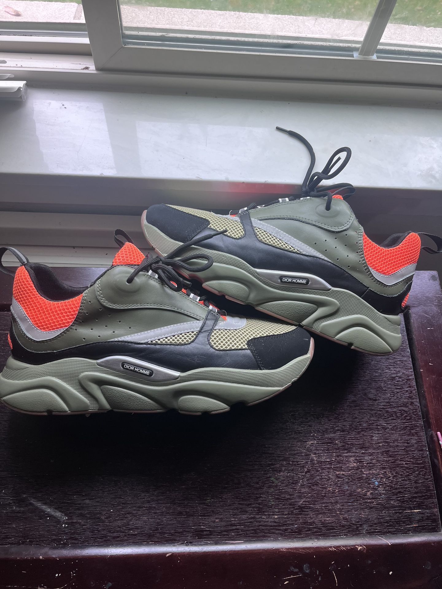 Dior B22