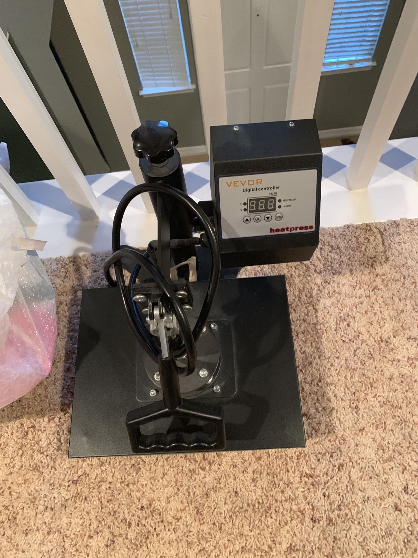 Heat press vevor heat press 2421B Used only one time!! Great for sports patches T-shirts etc. even start your own business making T-shirts😀