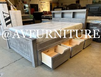 Queen Bed w 3 Drawers and Mattress