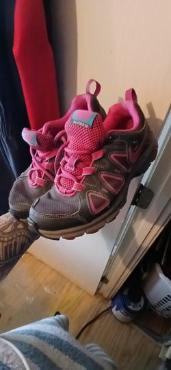 Girls Size 6 Nike Trail