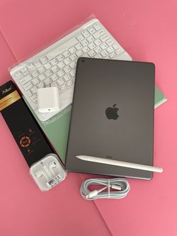 Apple IPad 8th Generation (10.2” Retina /Latest iOS 26/ 2020 model) 32GB with stylus pen, keyboard & Accessories