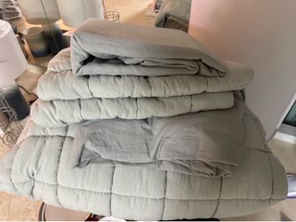 MOVING SALE! Bedroom Comforter / Blankets / Throws / Sheets / Pillow Cases! Bundle Sale! Take it All!