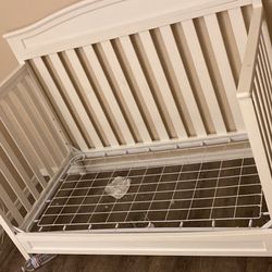 Toddler Bed / Crib 