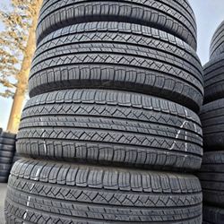 225/65/17 Michelin Vendo un set de llantas  con 80% Vida en excelente condiciones de Vida las 4 Selling a set of 4 tires with 80% tread life rem