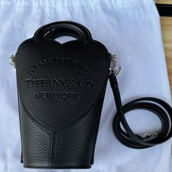 VIRAL Tiffany & Co. Heart Leather Bag – Return to Tiffany Black