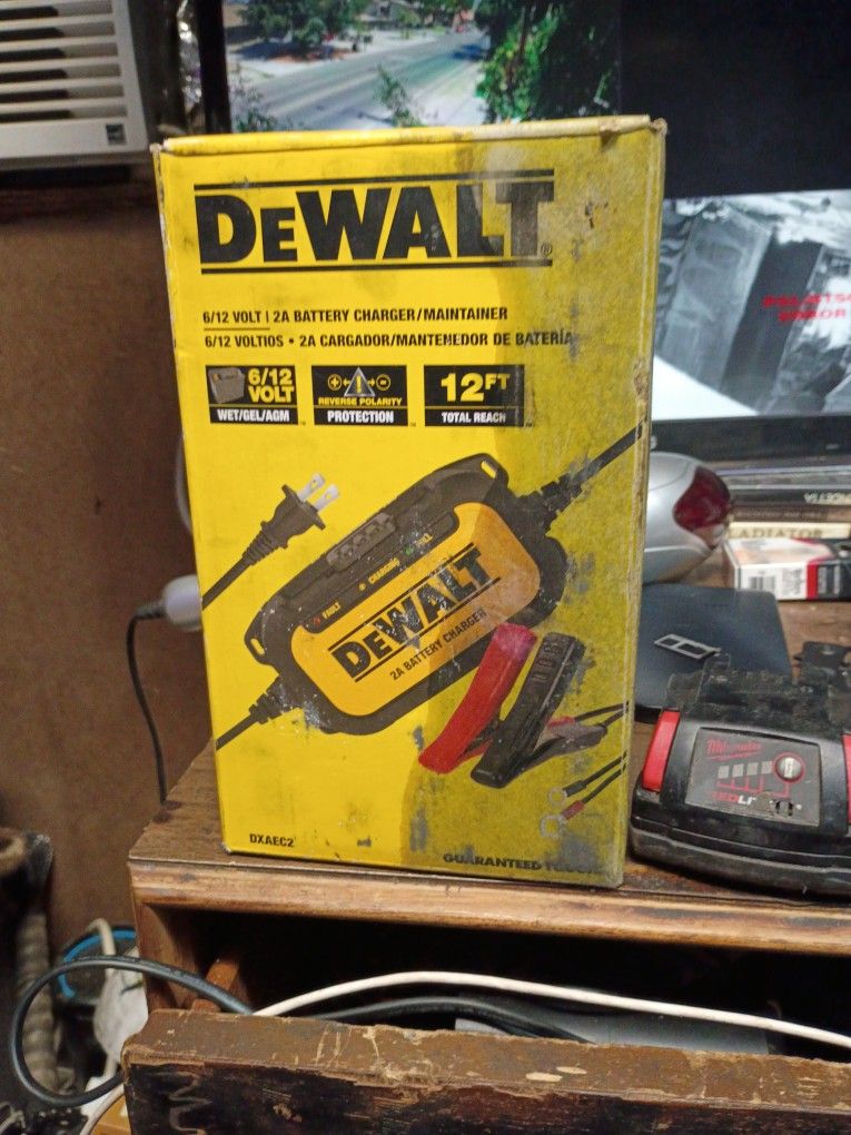 DeWalt Battery Maintainer