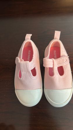 Mary-Jane canvas sneakers for toddler girl.