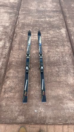 Snow skiis