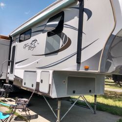 2011 Open Range 337rls Fifth Wheel With Attached Patio