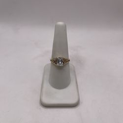 10kt Gold Engagement Style Ring w/ Elegant Design 
