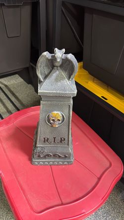 Halloween table decoration-RIP