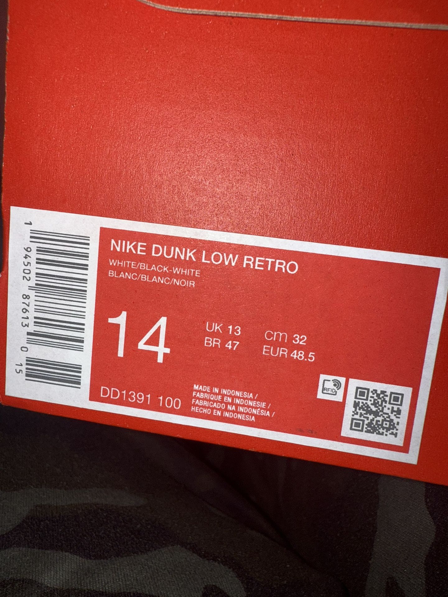 Size 14 Men’s Nike Pandas