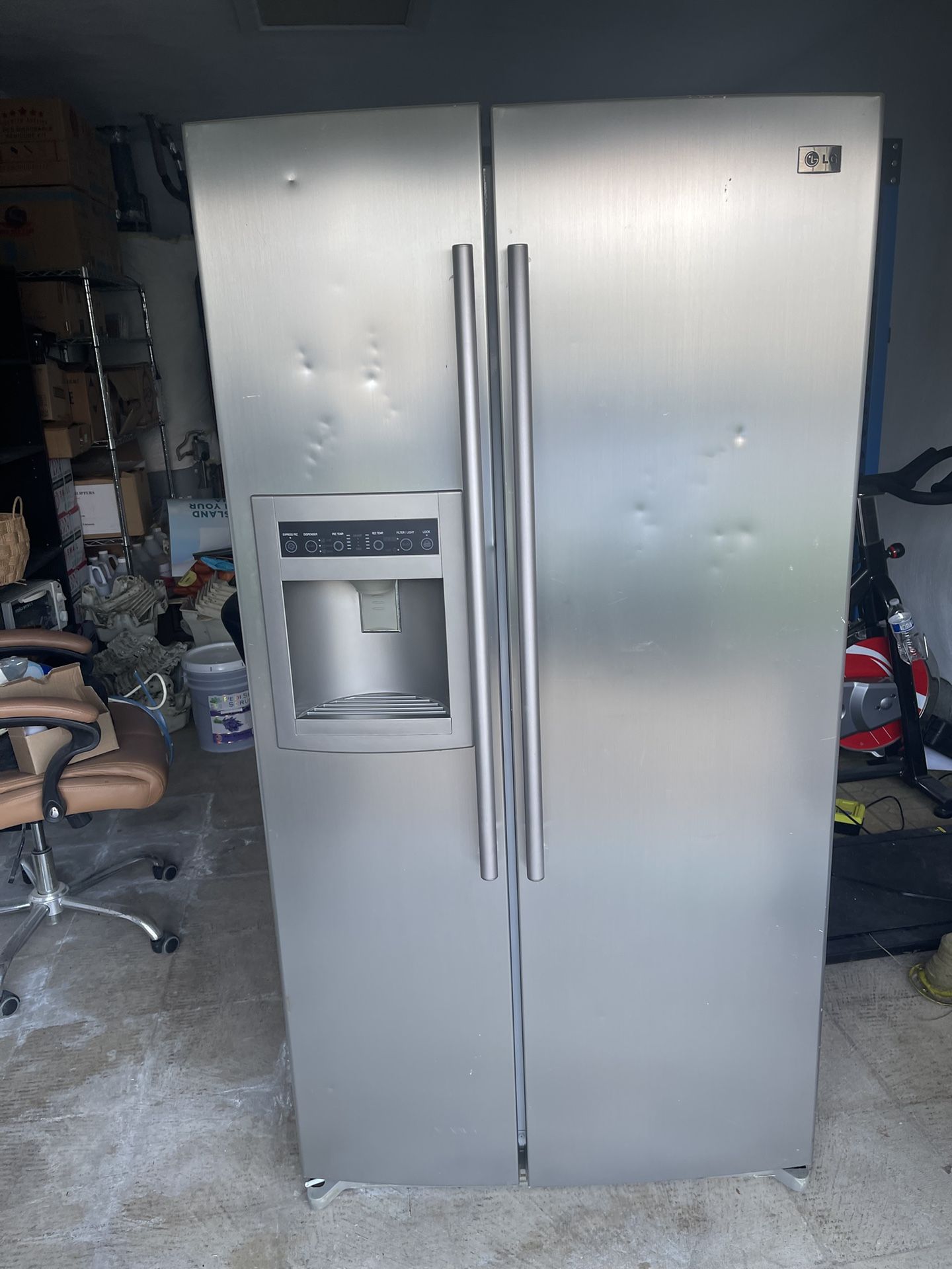Refrigerator 