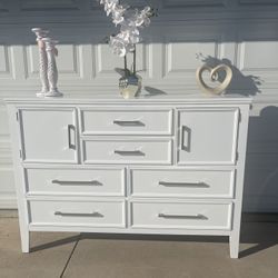 Beautiful White Dresser 6 Drawers  New  