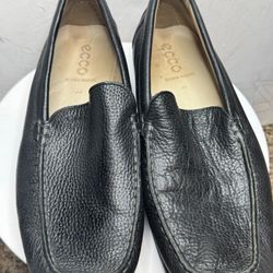 These are black Ecco leather driving moccasins, size 44 (European), marked as Extra Wide.