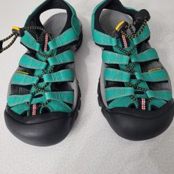  KEEN Women Size 7 7.5 Waterproof Sandals Outdoor Hiking River Tracing Shoe. Excellent condition 
