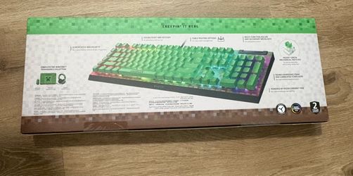 Razer BlackWidow V4 X Minecraft Edition – New