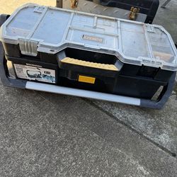 Tool boxes Dewalt/staley