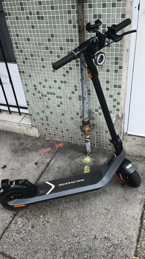KQi2 E scooter