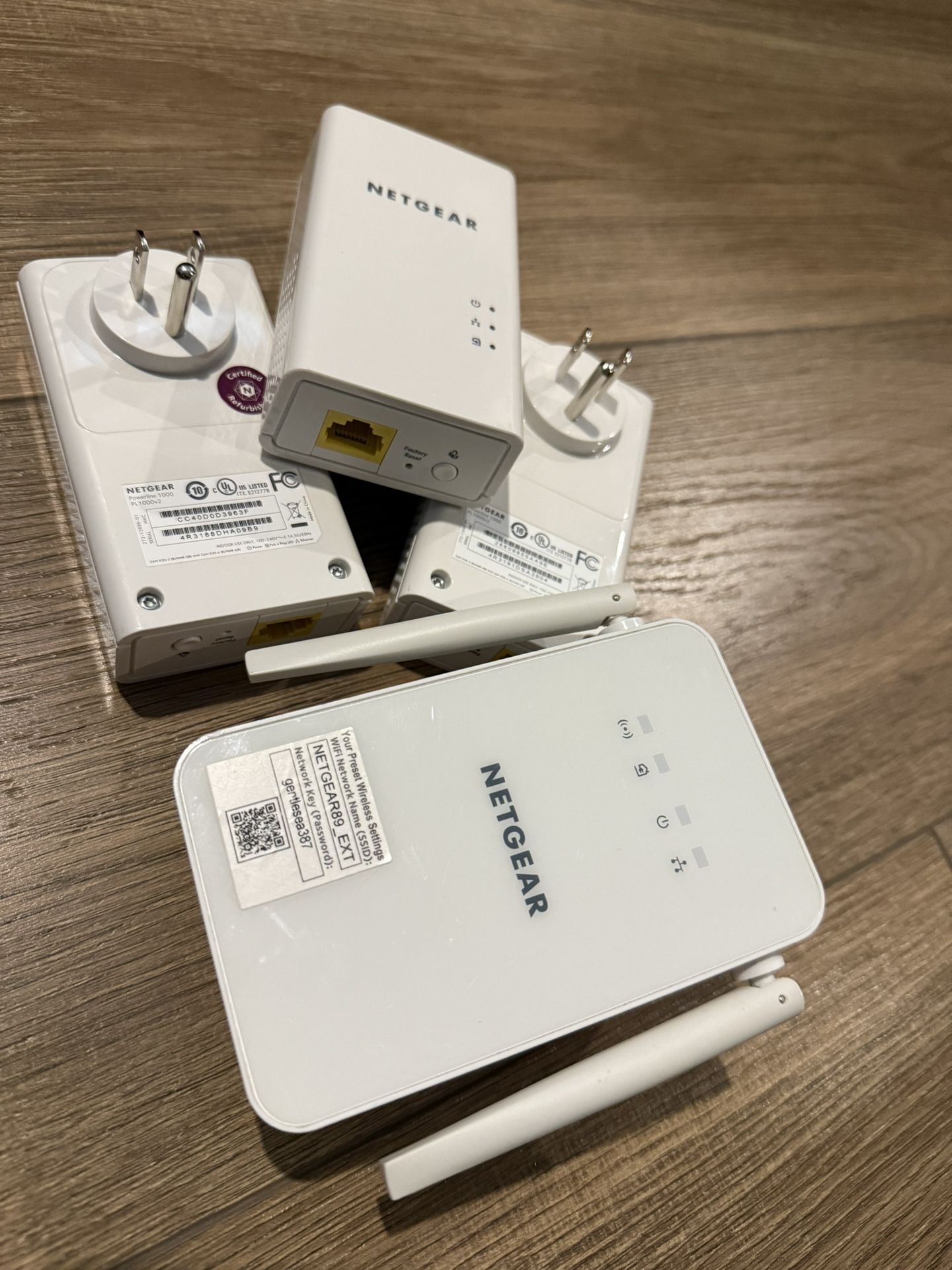 NETGEAR PowerLINE 1000 Mbps WiFi, 802.11ac With 3 Gigabit Ports