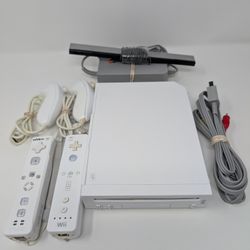 (Pick Up In Store) Nintendo Wii Bundle (GameCube Compatible)