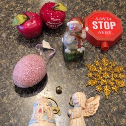 Xmas Lot 16. All pictured. Sold as one lot. 